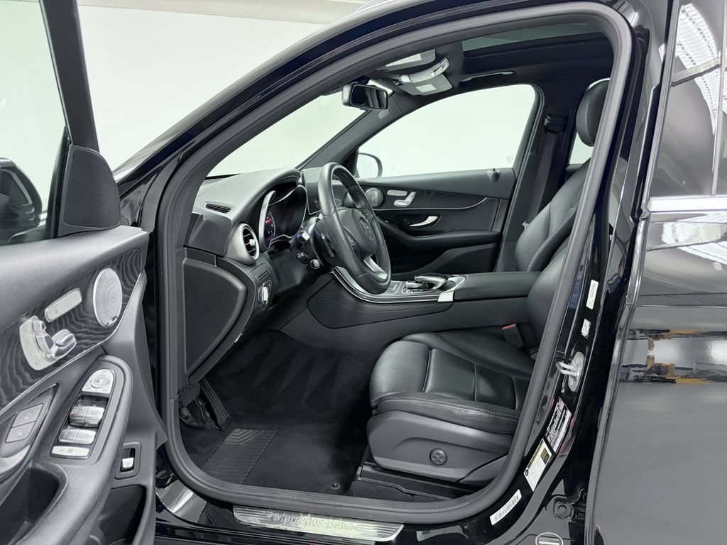 Used 2018 Mercedes-Benz GLC 300 4MATIC image 13
