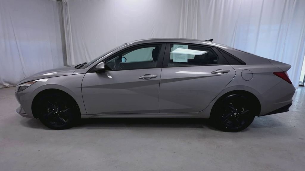 Used 2023 Hyundai Elantra SEL image 5