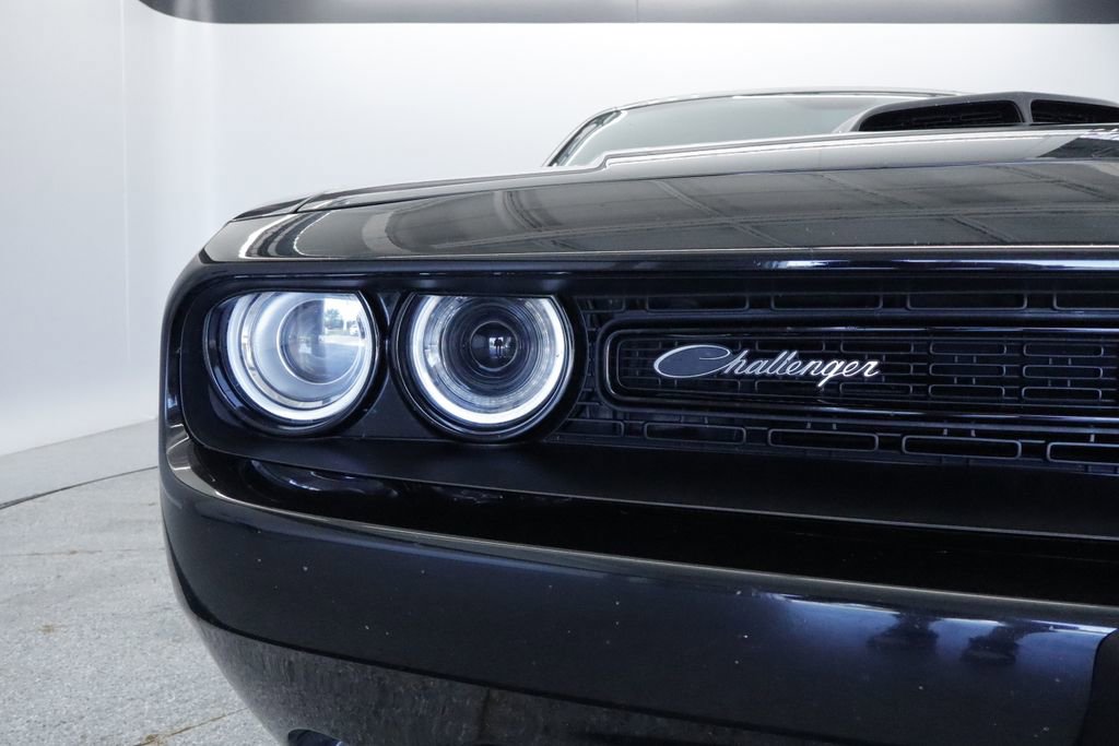 Used 2016 Dodge Challenger R/T RWD image 3