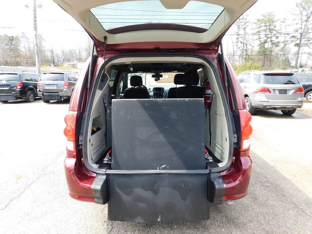 Used 2020 Dodge Grand Caravan SXT FWD image 6