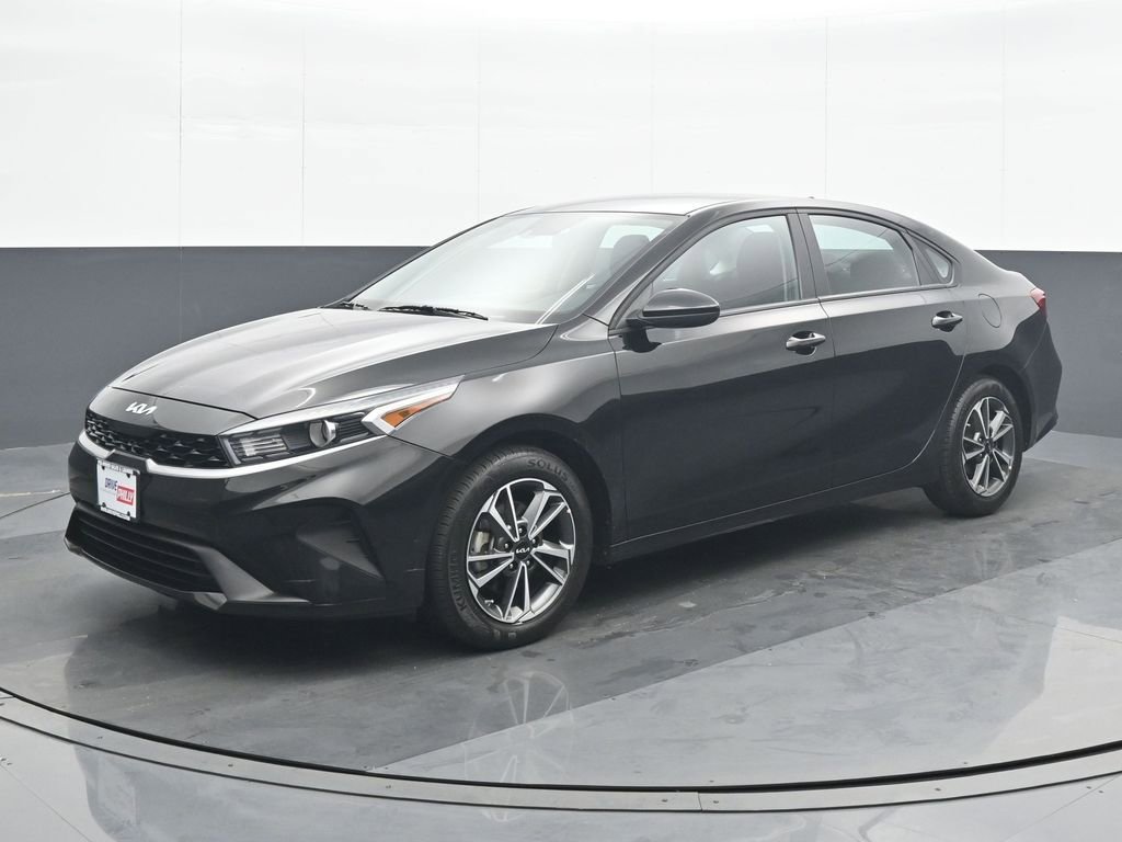 Used 2023 Kia Forte LXS image 2