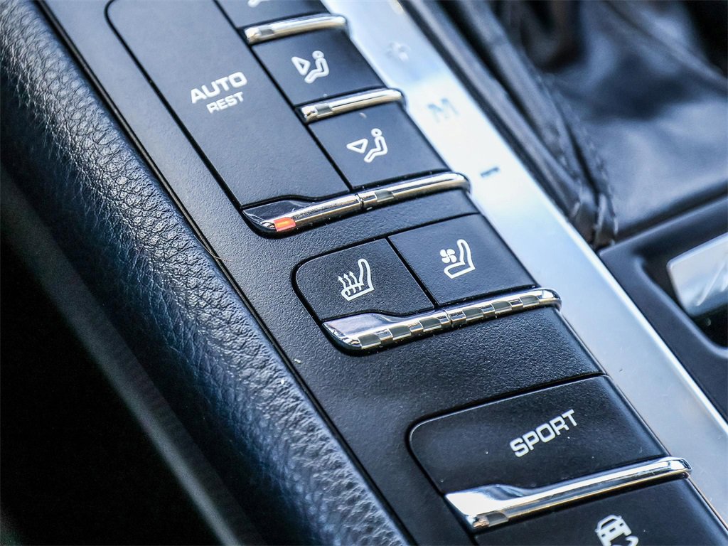 Used 2018 Porsche Macan Base image 29