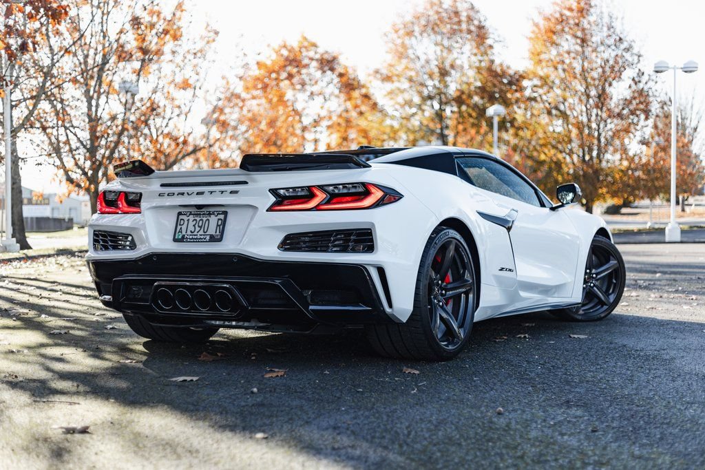Used 2024 Chevrolet Corvette Z06 w/ Stealth Interior Trim Package RWD image 14