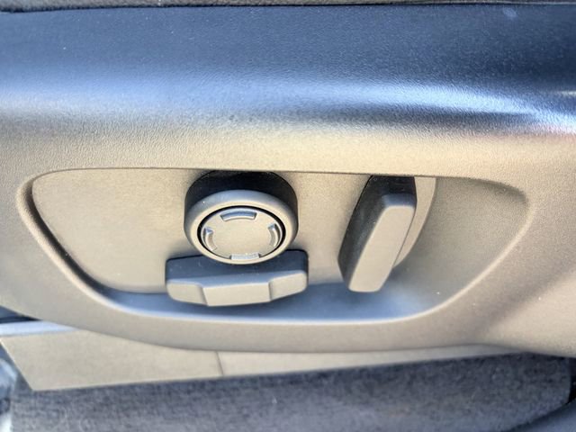 Used 2018 Land Rover Discovery SE image 7