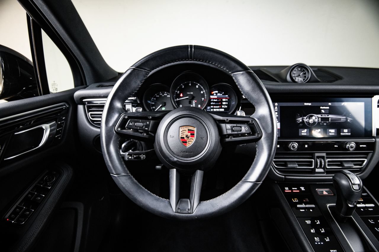Certified 2024 Porsche Macan AWD/4WD image 26