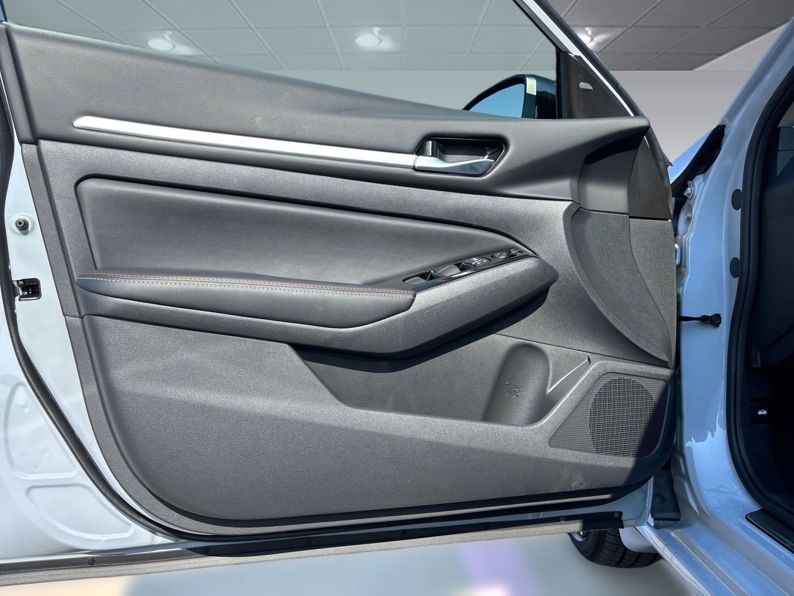 New 2025 Nissan Altima 2.5 SR w/ SR Premium Package FWD image 22