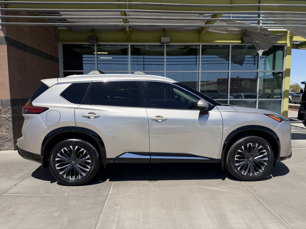 Used 2025 Nissan Rogue Platinum FWD image 9