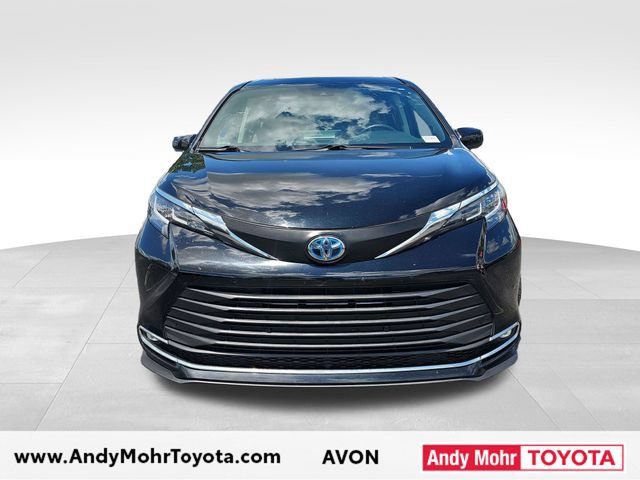 Used 2021 Toyota Sienna XLE w/ XLE Plus Package FWD image 3