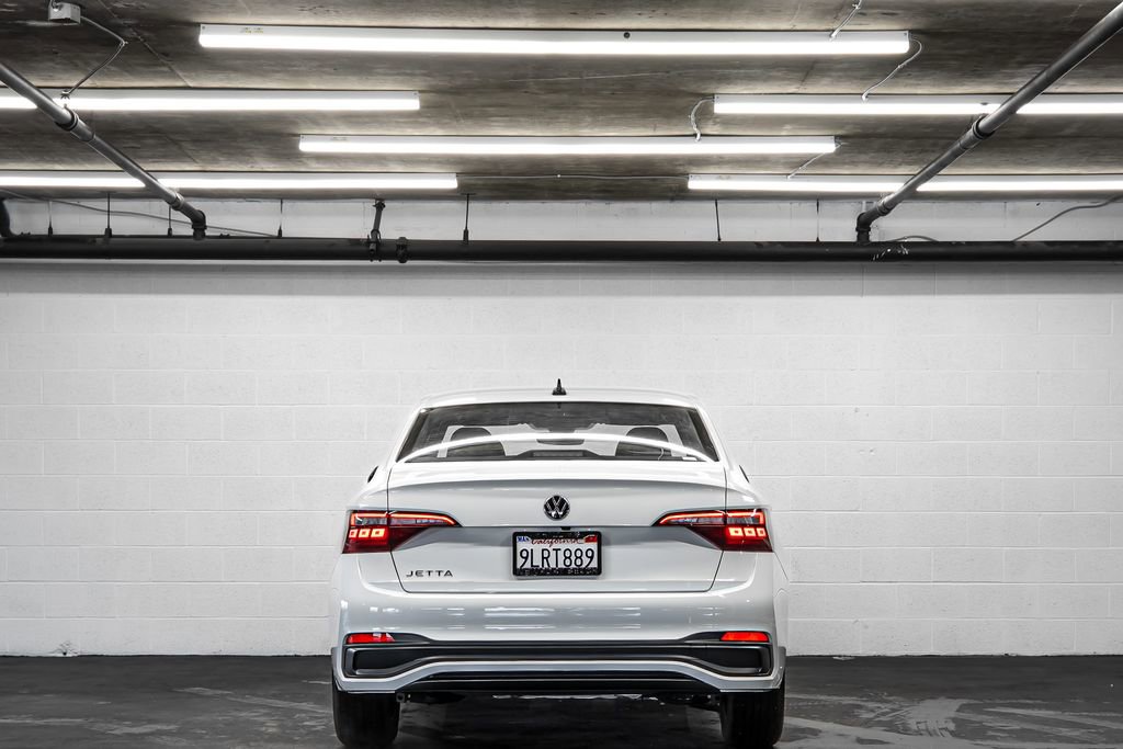 Used 2024 Volkswagen Jetta Sport image 4