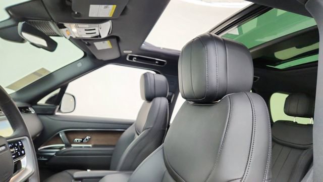 Used 2025 Land Rover Range Rover SE image 31