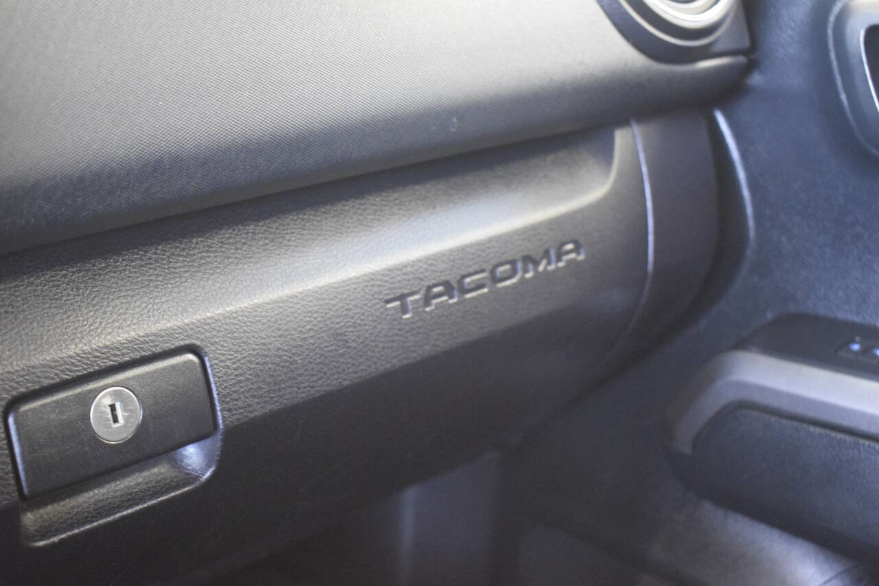 Used 2017 Toyota Tacoma TRD Pro AWD/4WD image 90