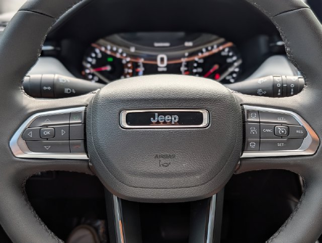 Used 2025 Jeep Compass Limited AWD/4WD image 24