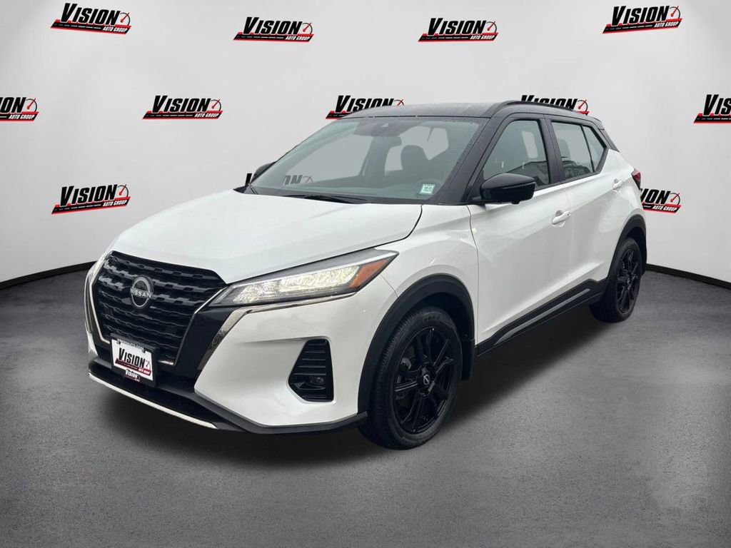 Used 2024 Nissan Kicks SR image 1