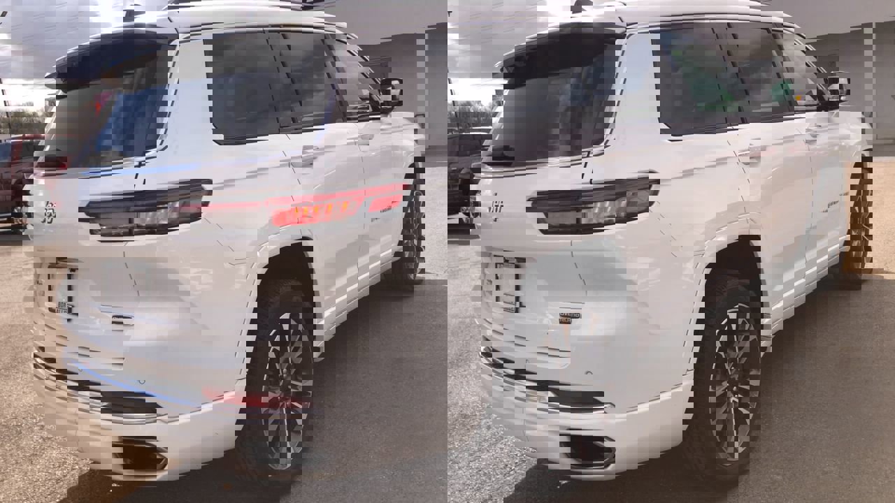 Used 2023 Jeep Grand Cherokee L Overland w/ Advanced Protech Group III image 8