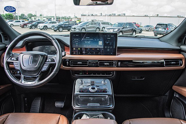 Used 2022 Lincoln Nautilus Reserve w/ Equipment Group 201A AWD/4WD image 5