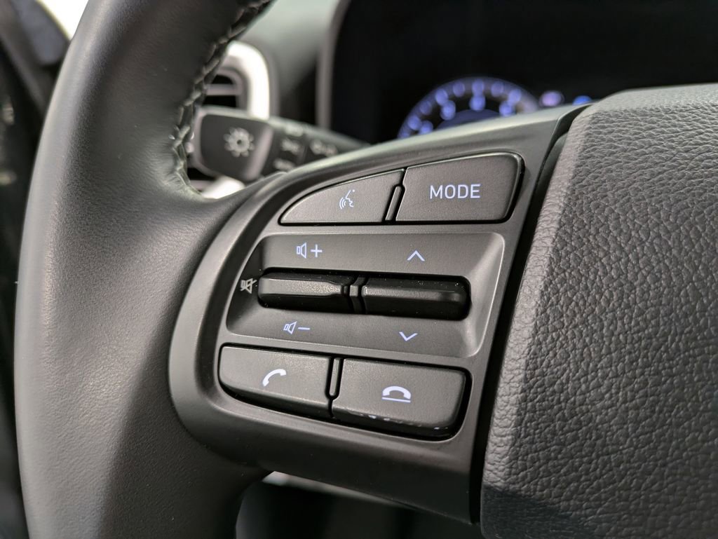 Used 2021 Hyundai Venue SEL w/ Premium Package image 18