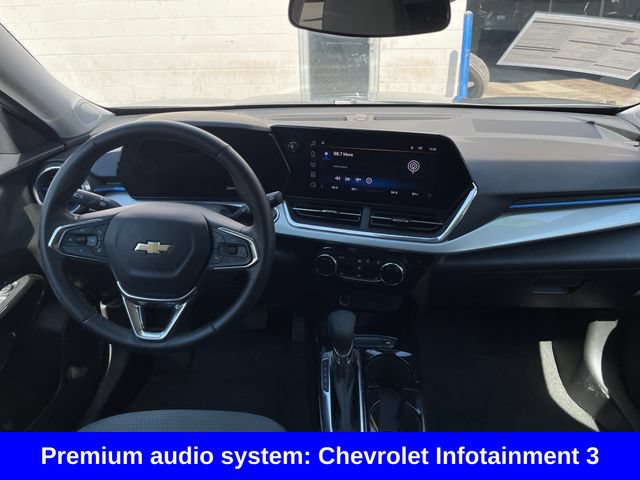 Used 2025 Chevrolet Trax LT w/ LT Convenience Package FWD image 12