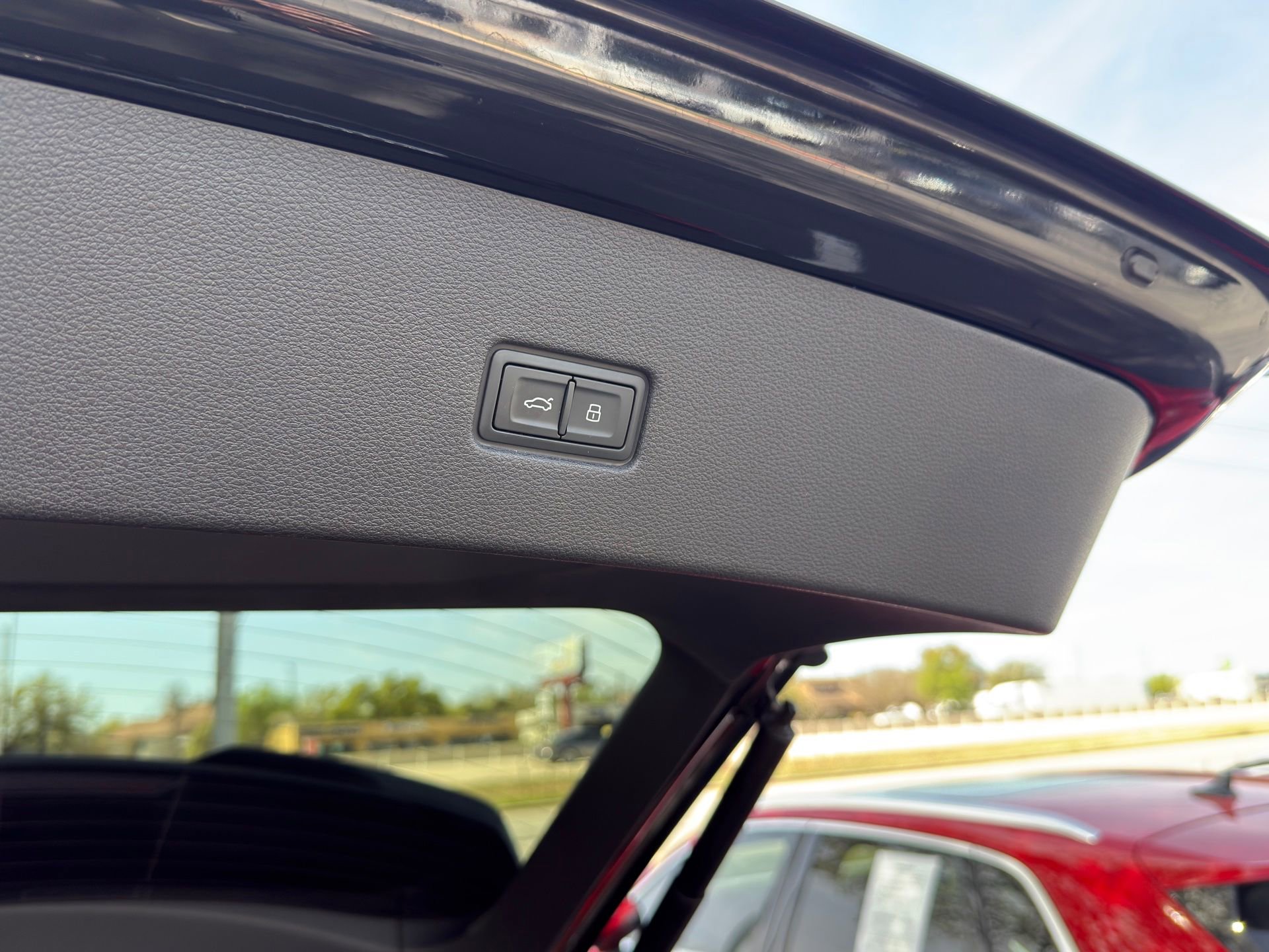 Certified 2023 Audi RS Q8 w/ Black Optic Package image 9