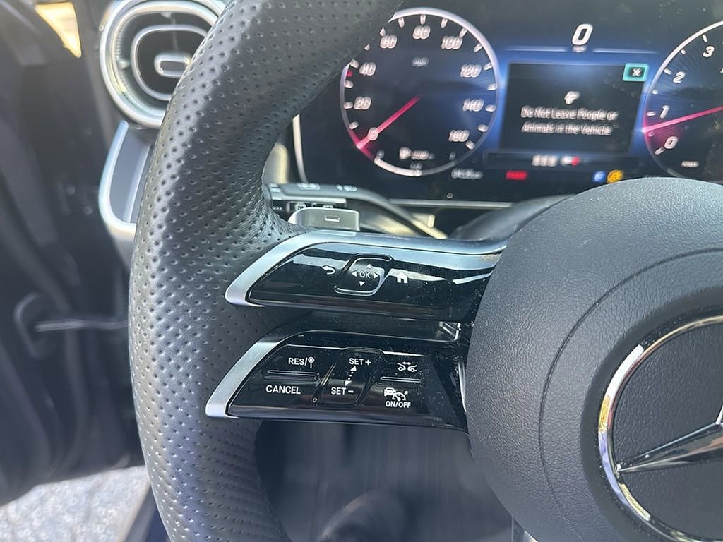 Used 2023 Mercedes-Benz GLC 300 4MATIC image 13