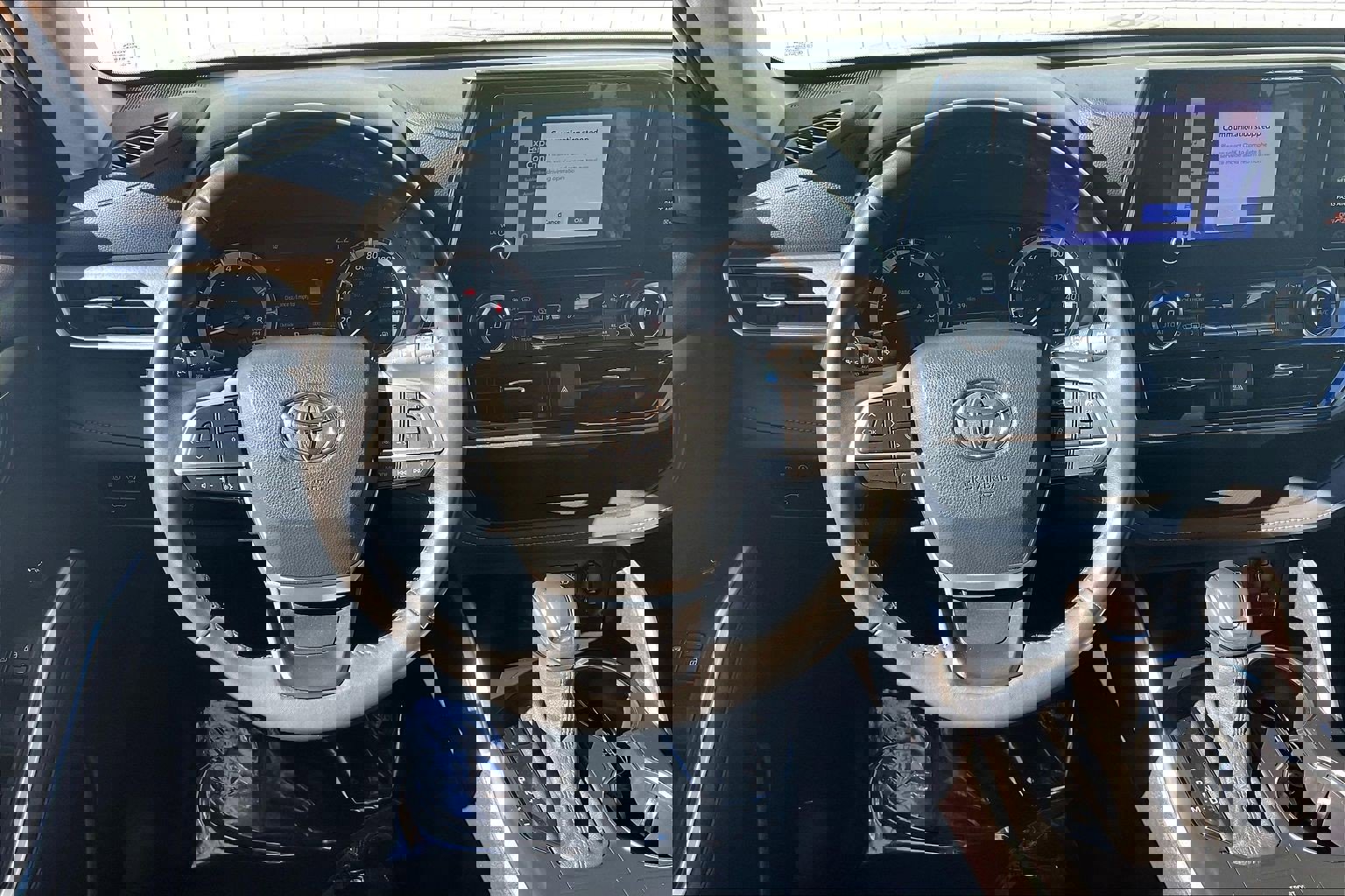 Used 2024 Toyota Highlander LE image 6