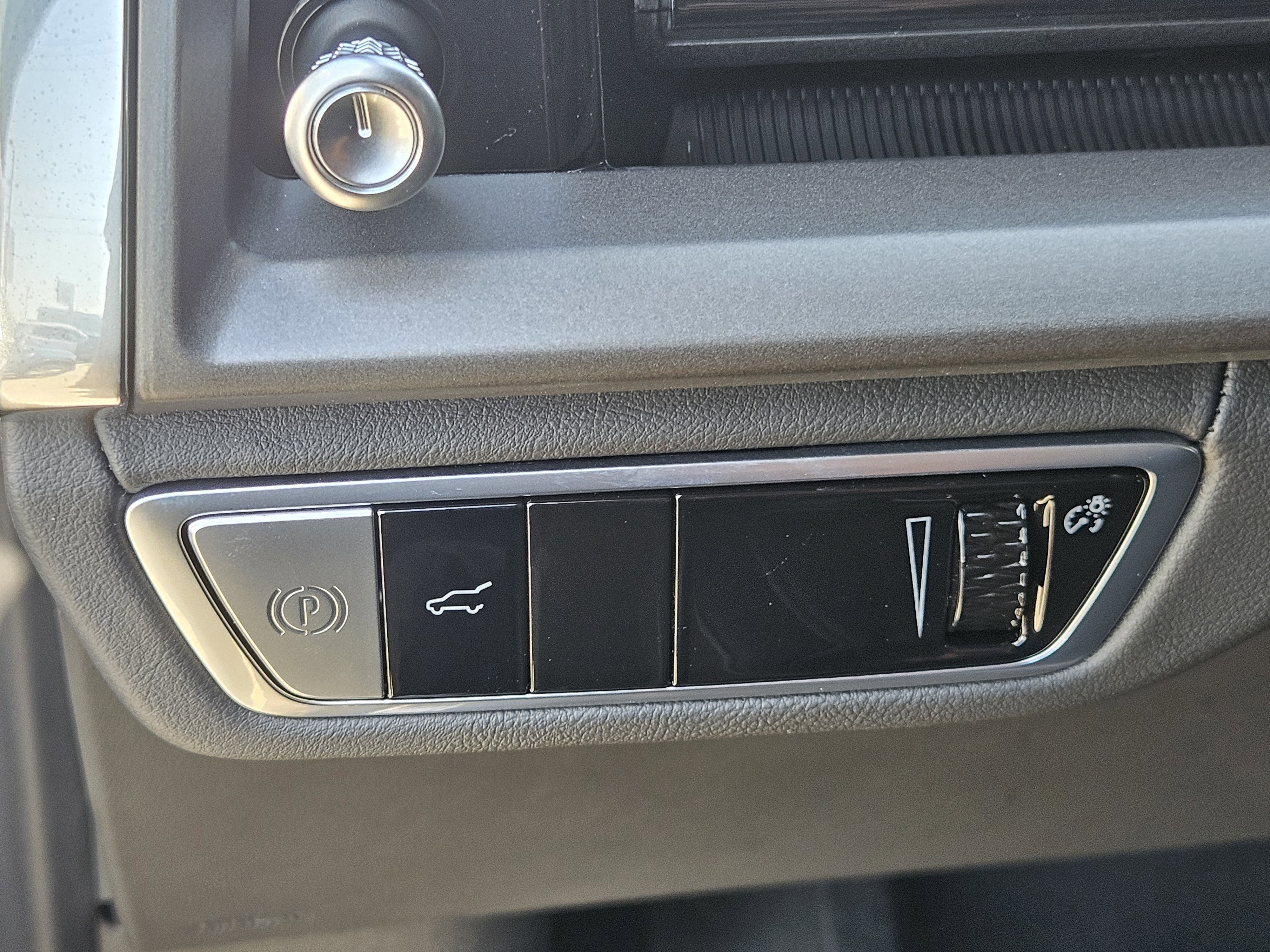 New 2026 Cadillac Vistiq Sport w/ LPO, Floor Liner Package image 24