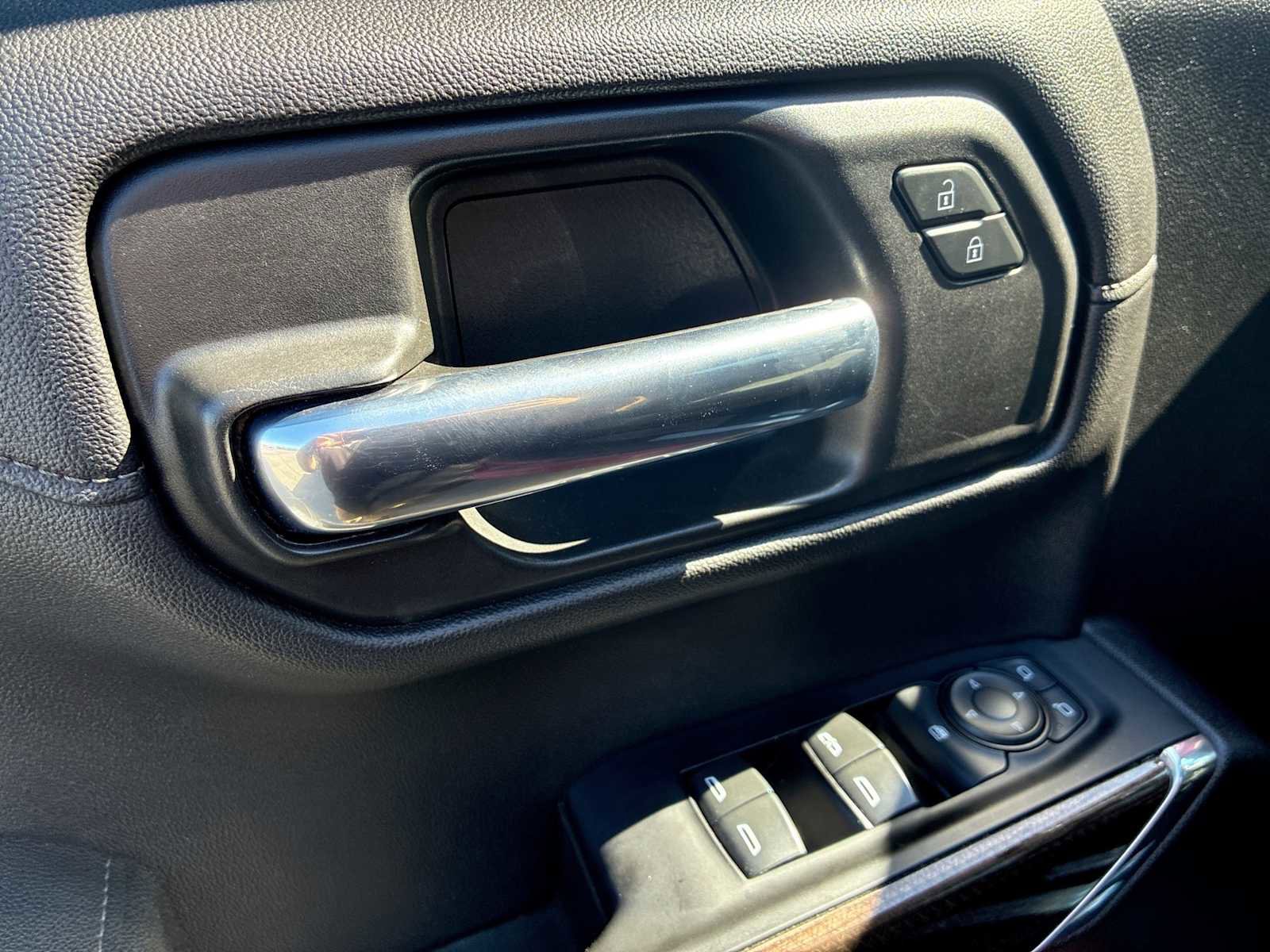 Certified 2020 Chevrolet Silverado 1500 RST image 22