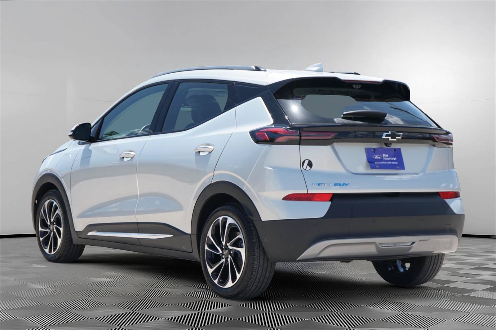 Used 2023 Chevrolet Bolt EUV Premier w/ Sun & Sound Package FWD image 6