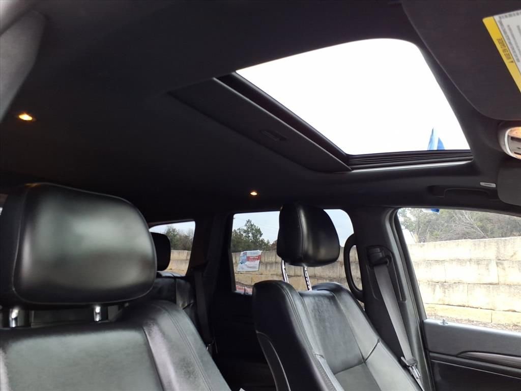 Used 2022 Jeep Grand Cherokee Laredo X image 5