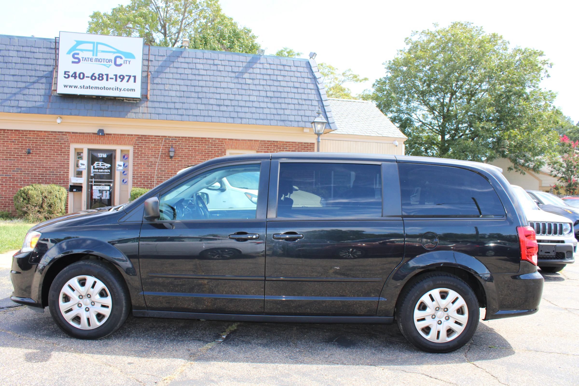Used 2017 Dodge Grand Caravan SE w/ Power Window Group FWD image 8