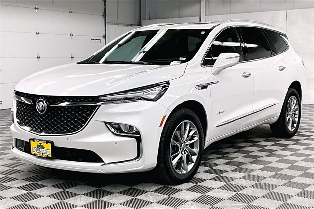 Used 2024 Buick Enclave Avenir image 10