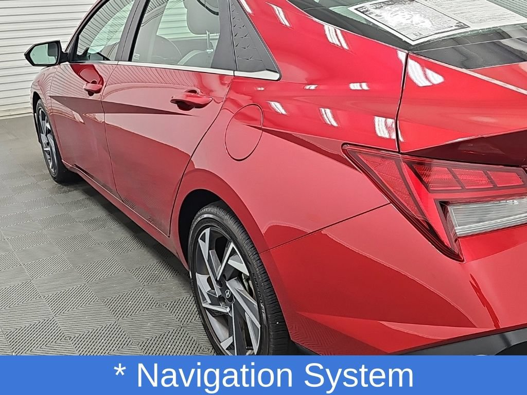 Used 2025 Hyundai Elantra Limited FWD image 8