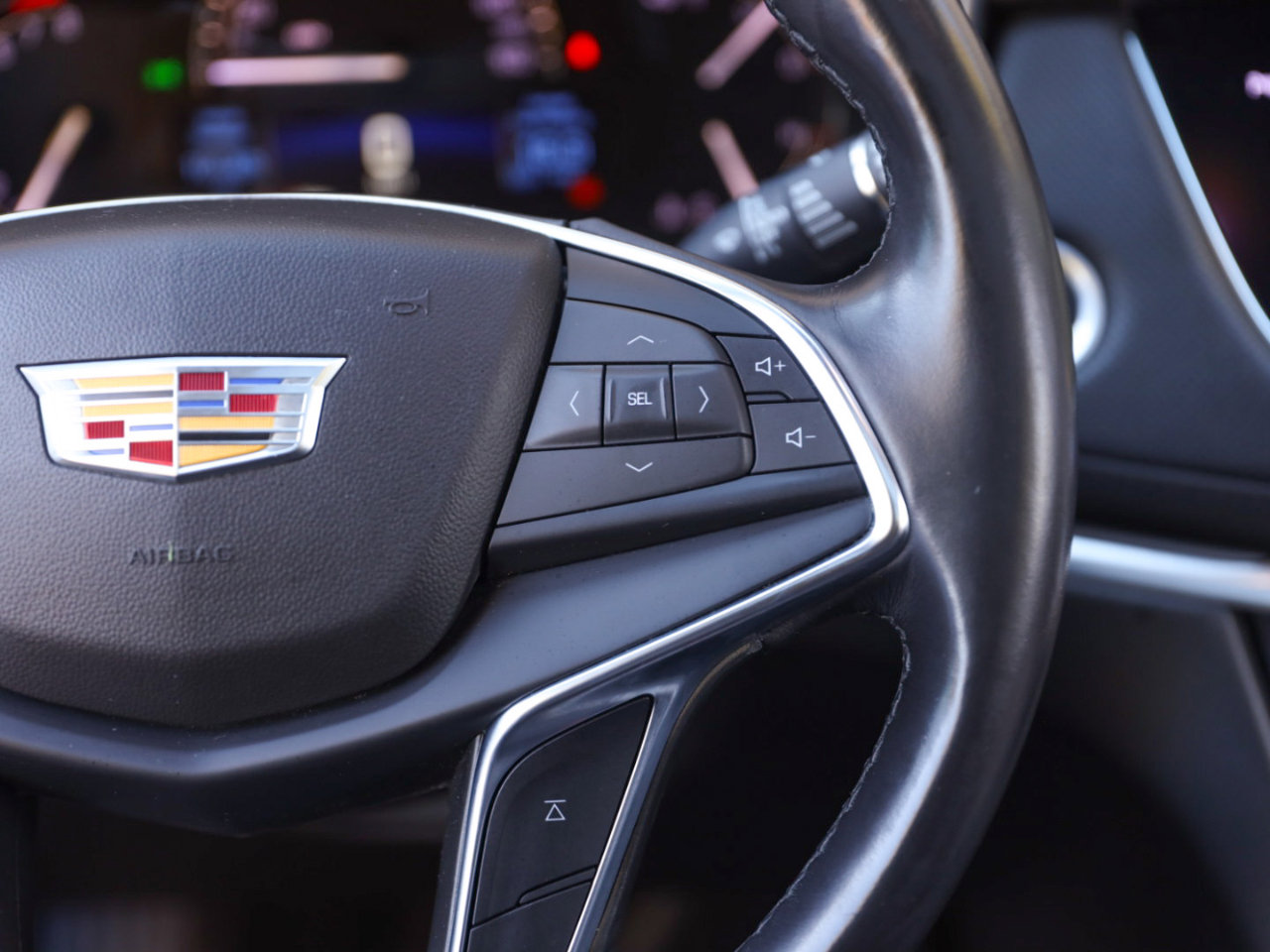 Used 2018 Cadillac XT5 Luxury w/ LPO, Black Ice Package image 46