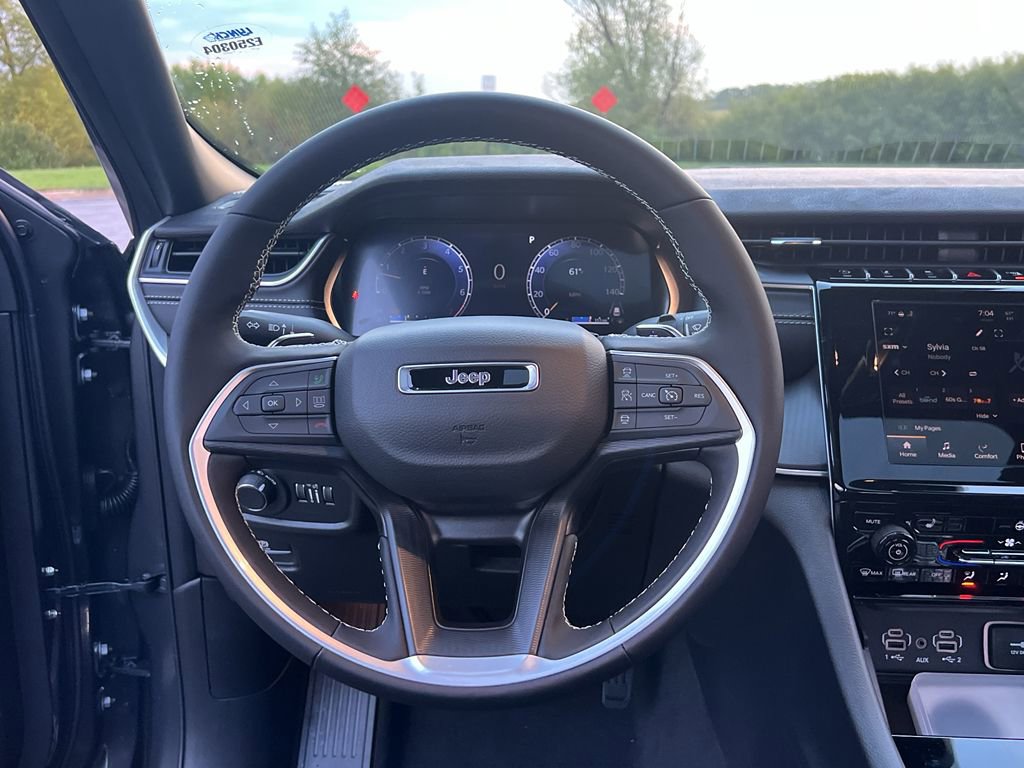 New 2025 Jeep Grand Cherokee Laredo X w/ Luxury Tech Group I image 31