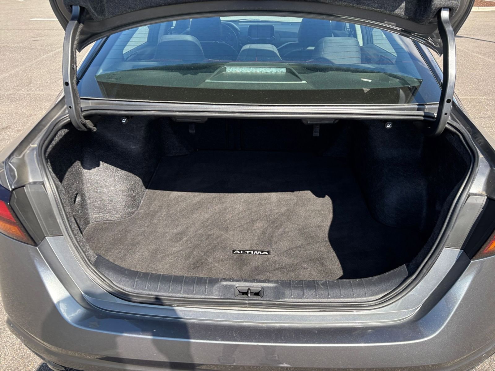 Used 2025 Nissan Altima 2.5 SV FWD image 31