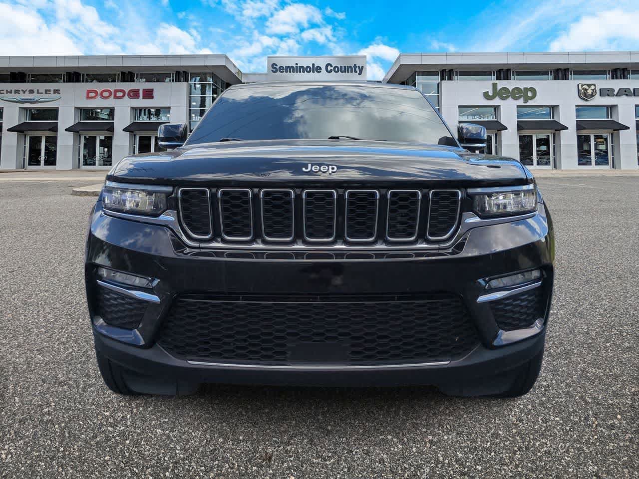 Certified 2025 Jeep Grand Cherokee Limited RWD image 3