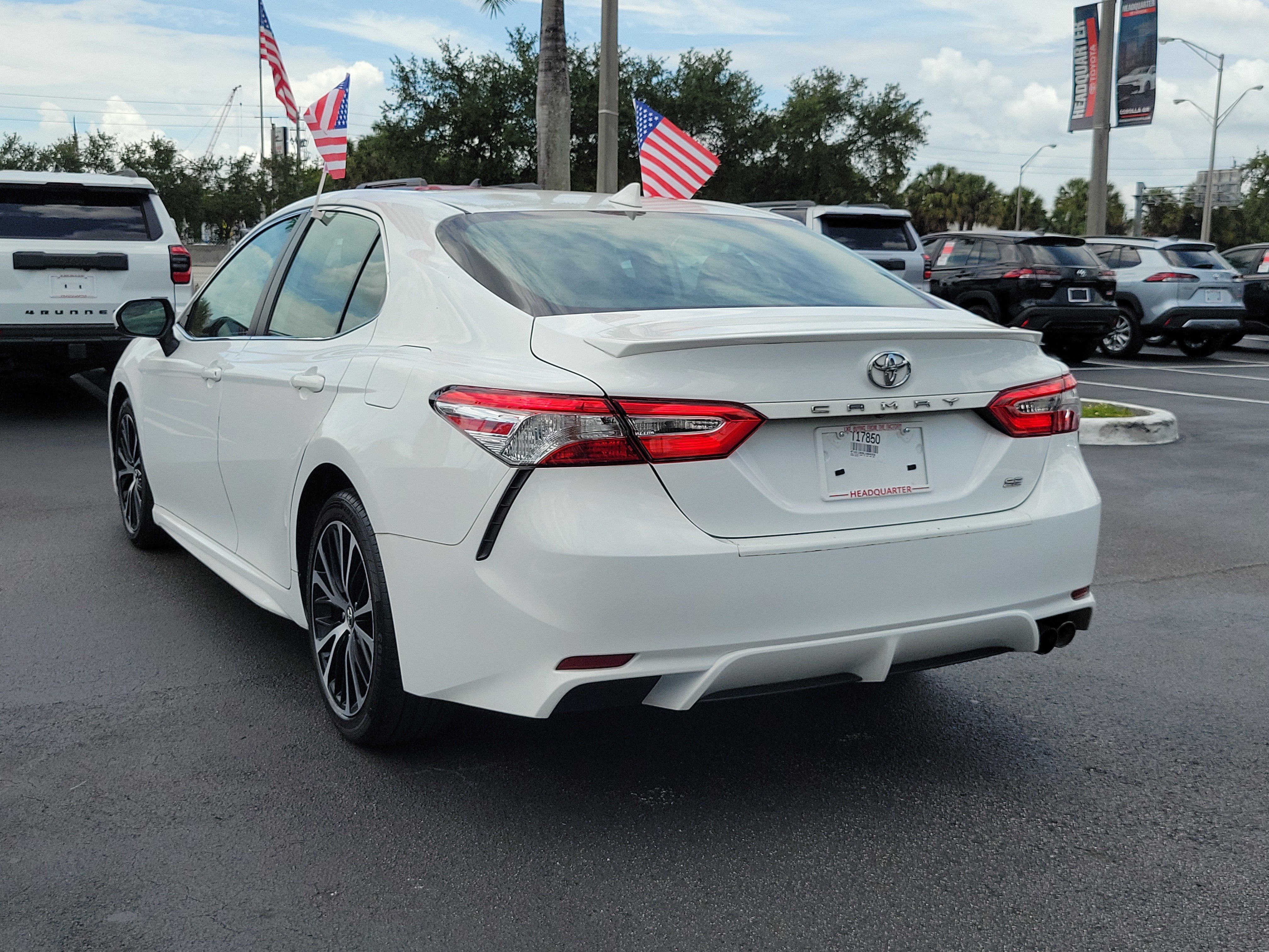 Used 2020 Toyota Camry SE FWD image 9