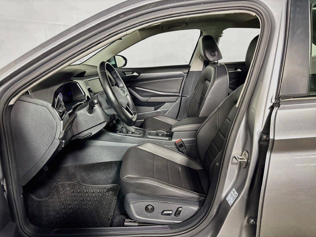 Used 2023 Volkswagen Jetta SE w/ Panoramic Sunroof Package FWD image 12