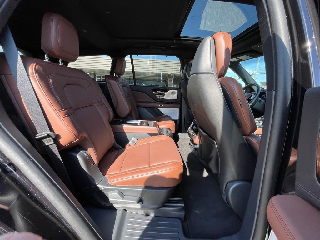 Used 2025 Lincoln Aviator Reserve w/ Equipment Group 201A AWD/4WD image 27