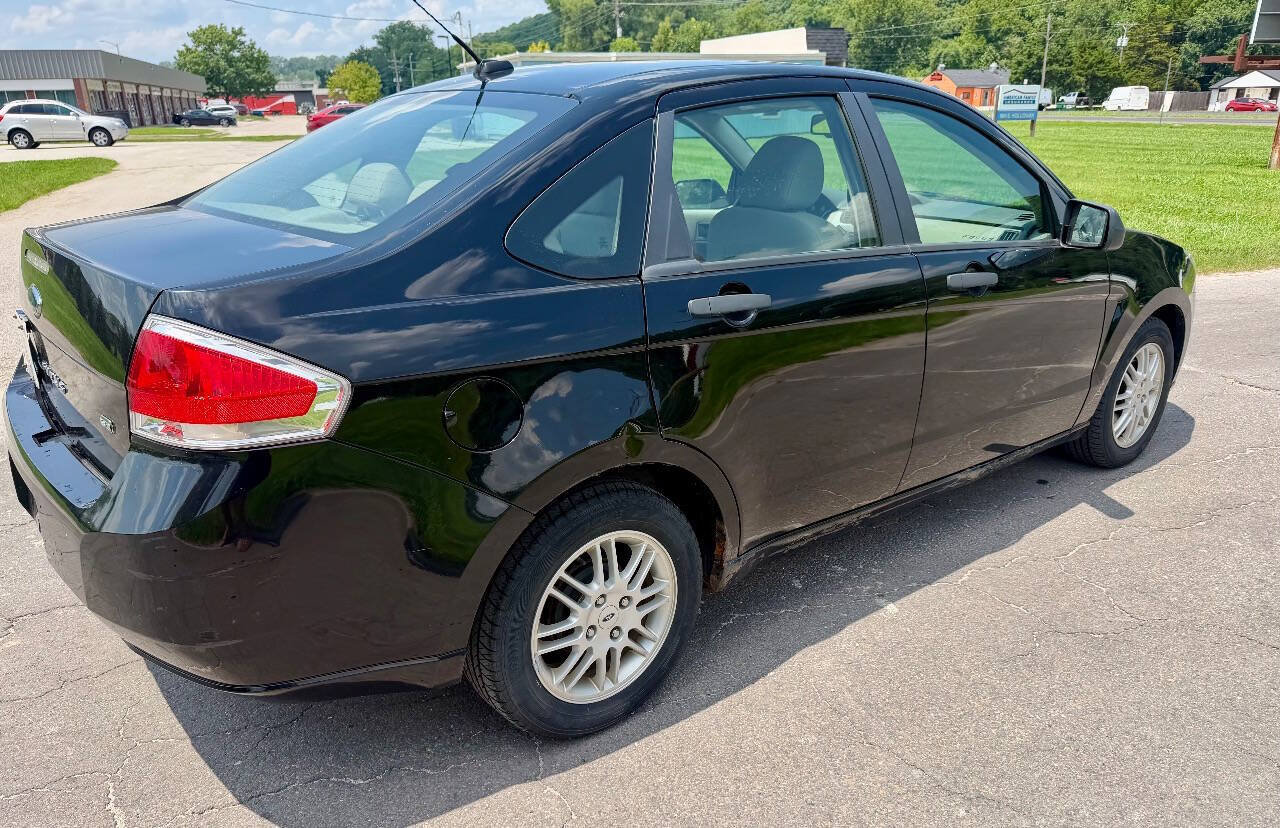 Used 2010 Ford Focus SE FWD image 7
