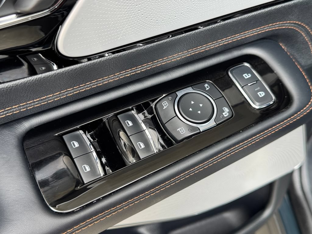 Used 2025 Lincoln Aviator Black Label AWD/4WD image 18