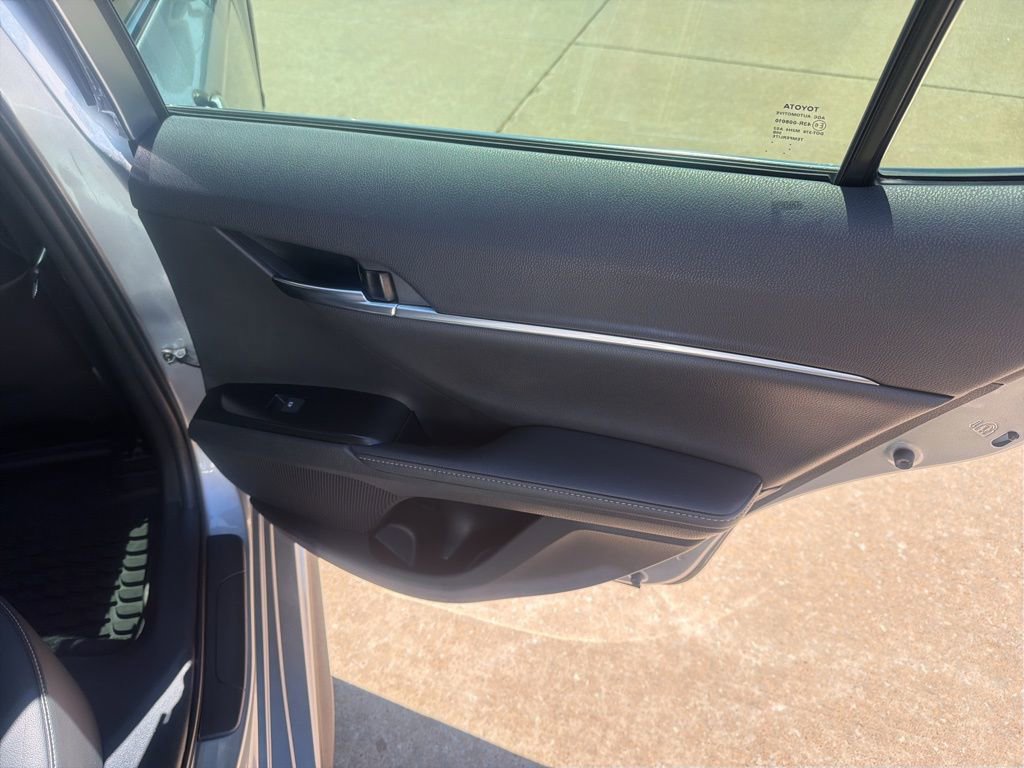 Used 2020 Toyota Camry XSE image 27