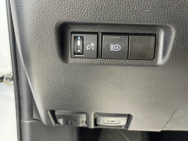 Used 2021 Toyota RAV4 XLE FWD image 35