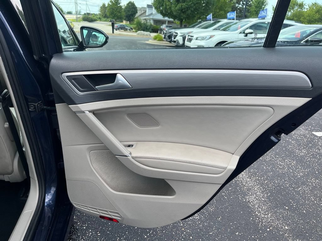 Used 2015 Volkswagen Golf S FWD image 24