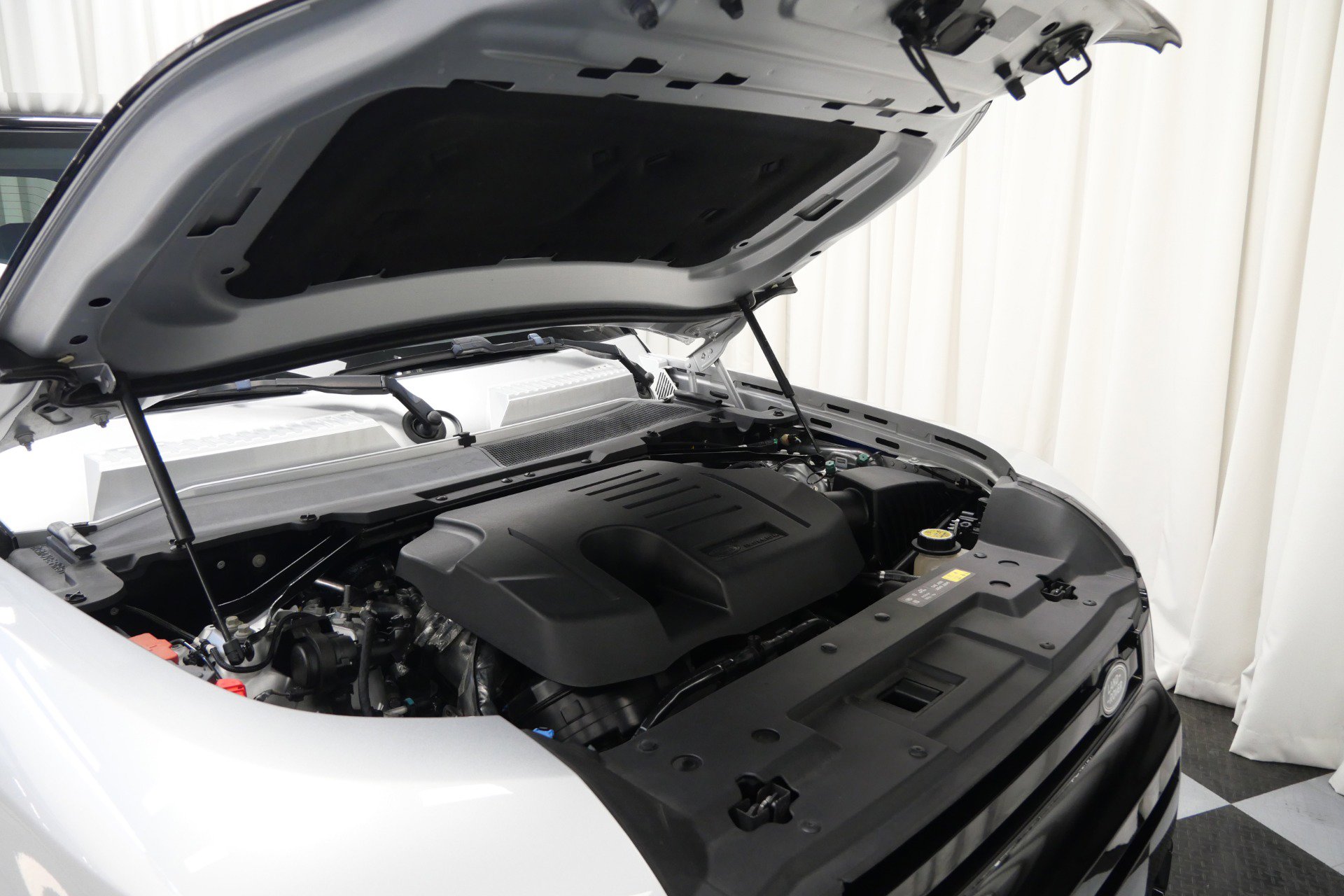 Used 2020 Land Rover Defender 110 First Edition image 35