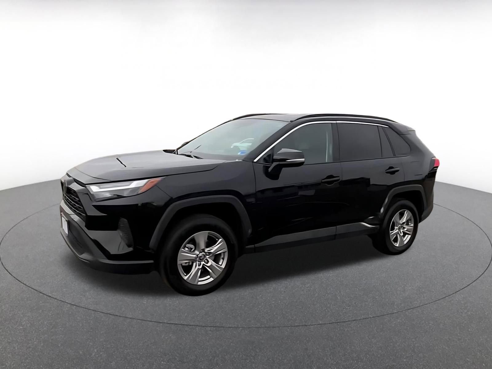 Used 2025 Toyota RAV4 XLE image 8