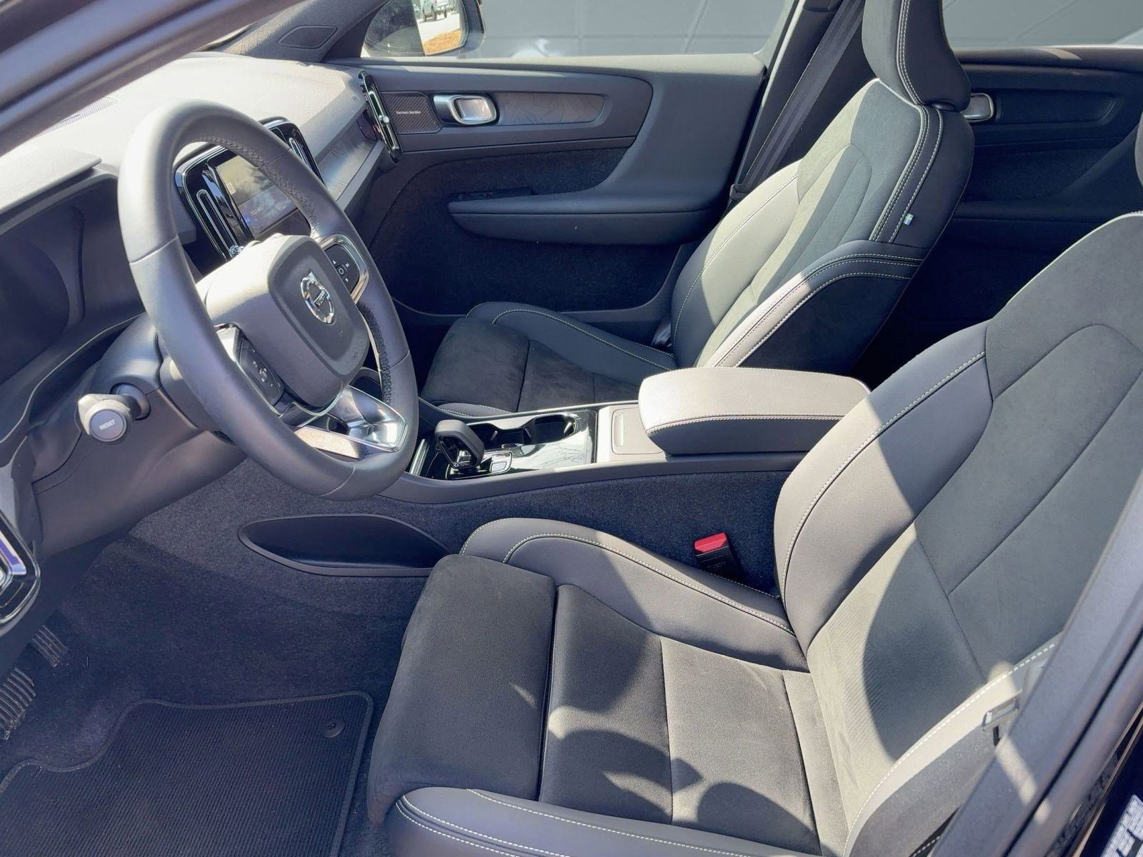 Certified 2025 Volvo EC40 Ultra image 5