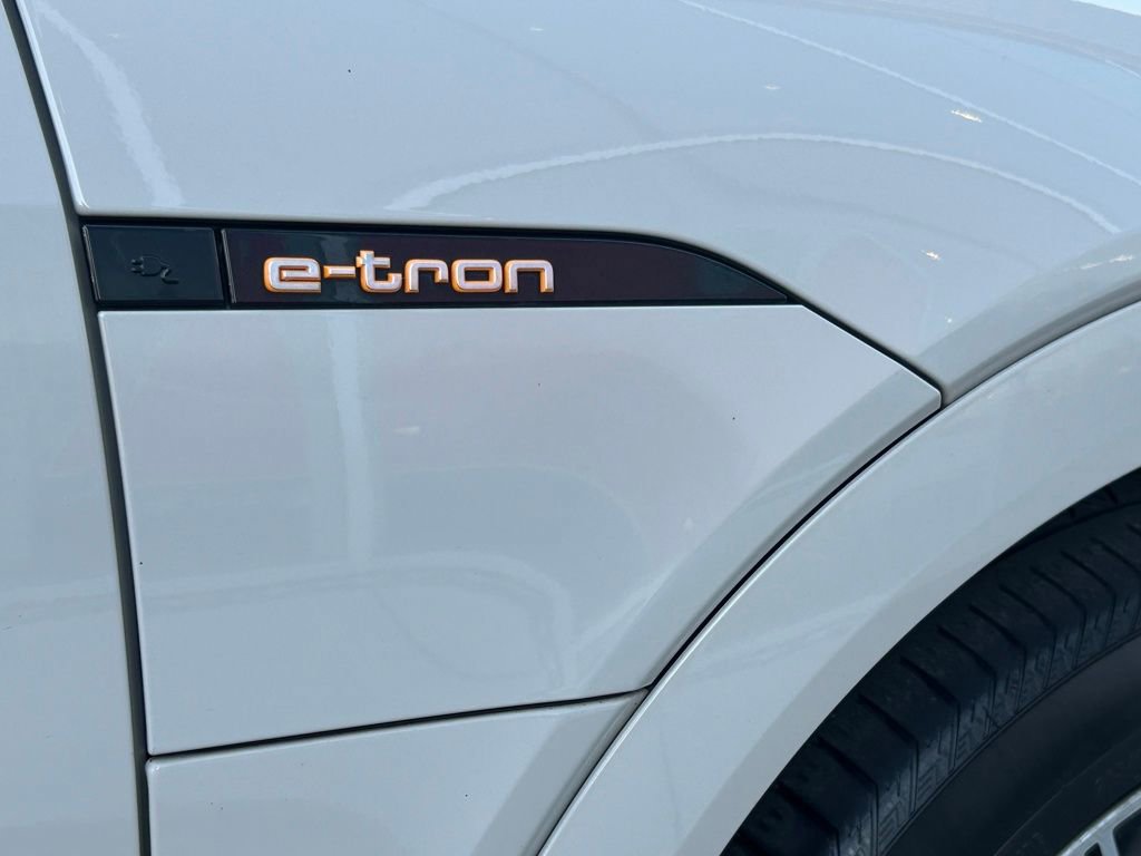 Used 2022 Audi e-tron Premium Plus w/ Premium Plus Package image 59