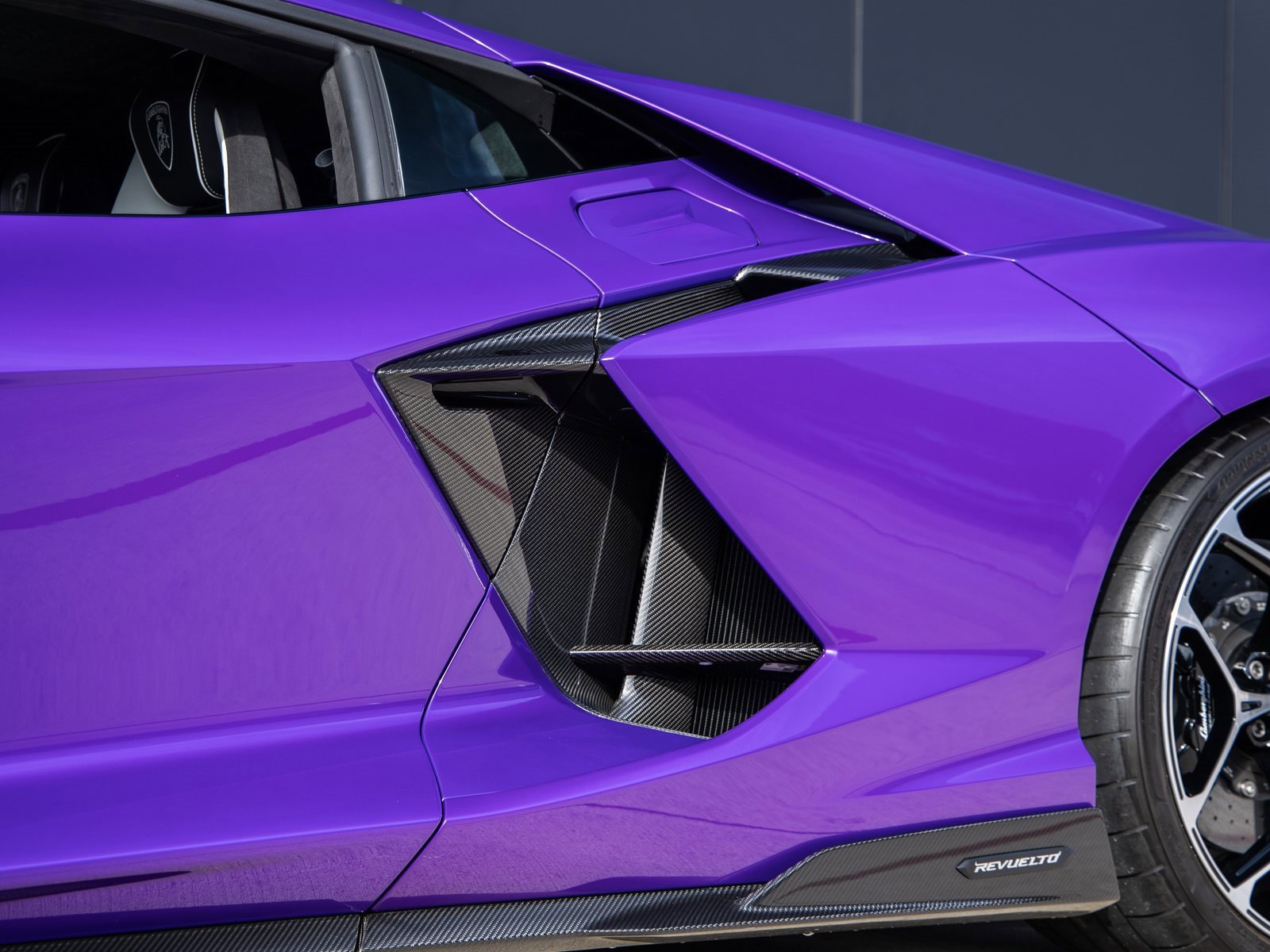 Used 2024 Lamborghini Revuelto image 21