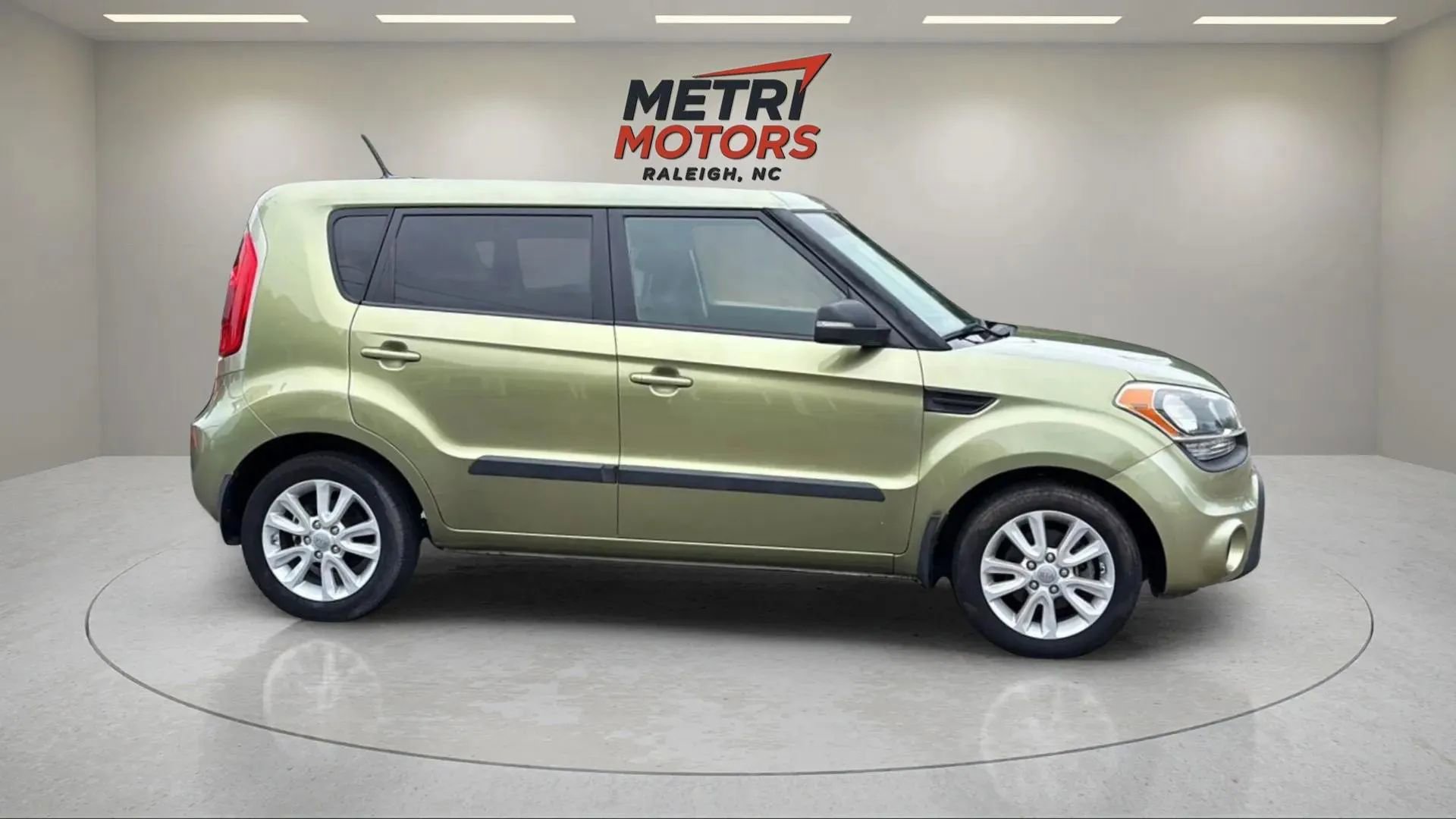 Used 2013 Kia Soul + image 3