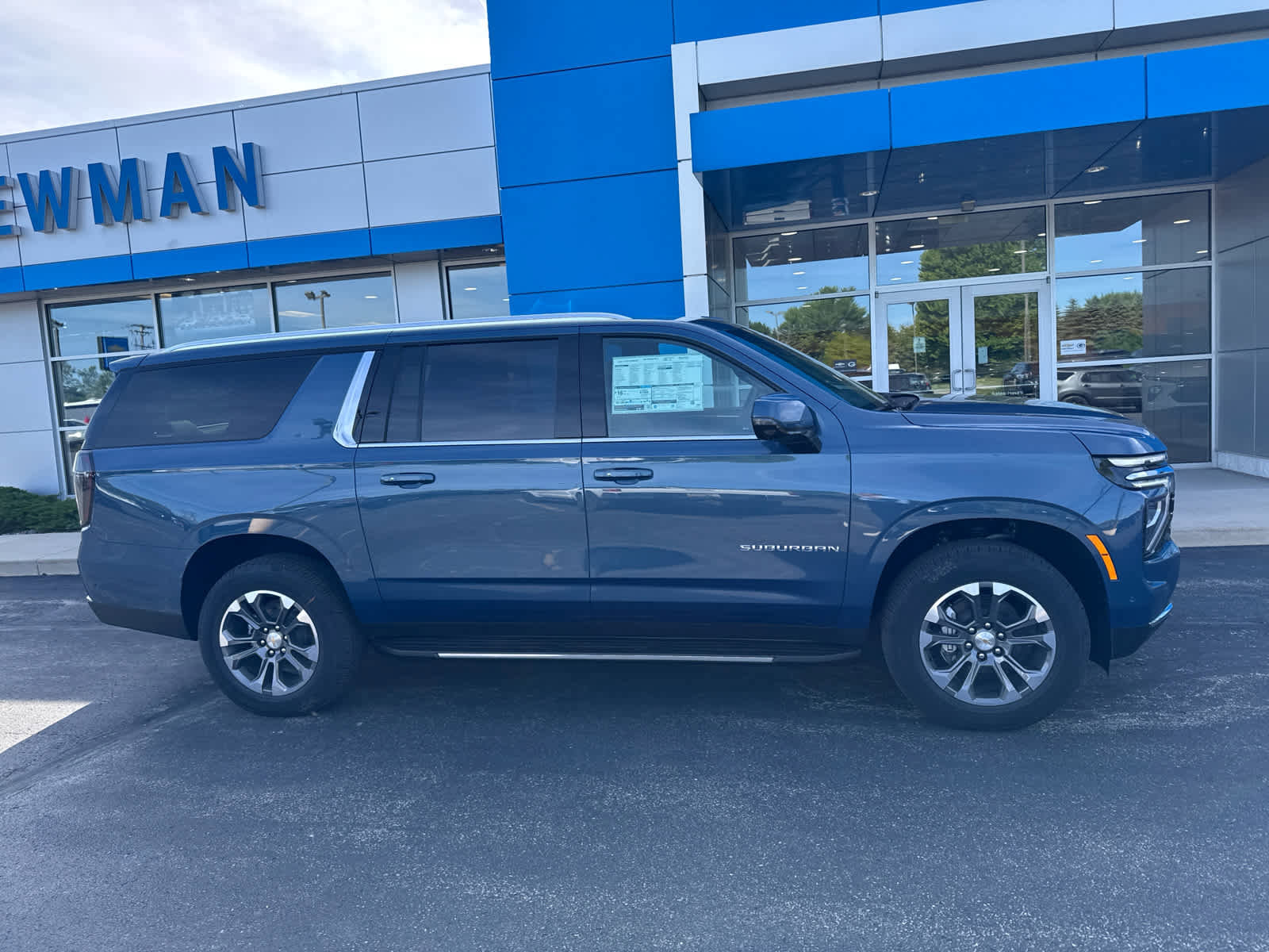 New 2026 Chevrolet Suburban LT w/ Comfort Package AWD/4WD image 2